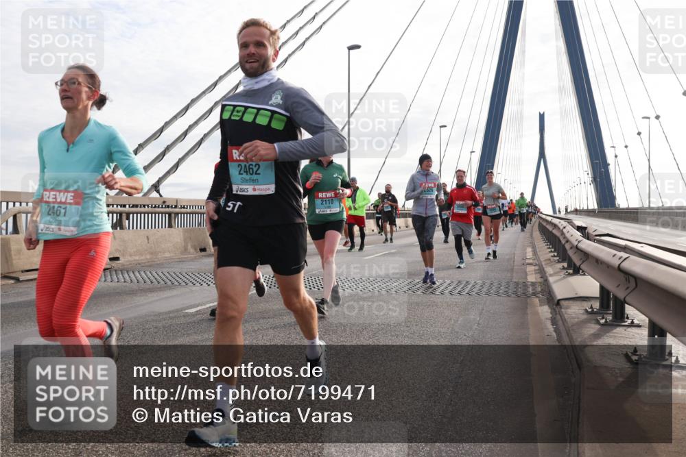 03.10.2024 - Köhlbrandbrückenlauf Matties Gatica Varas http://msf.ph/oto/7199471 03.10.2024 09:29:35 Position 2 2461, 2462, 2110 meine-sportfotos.de