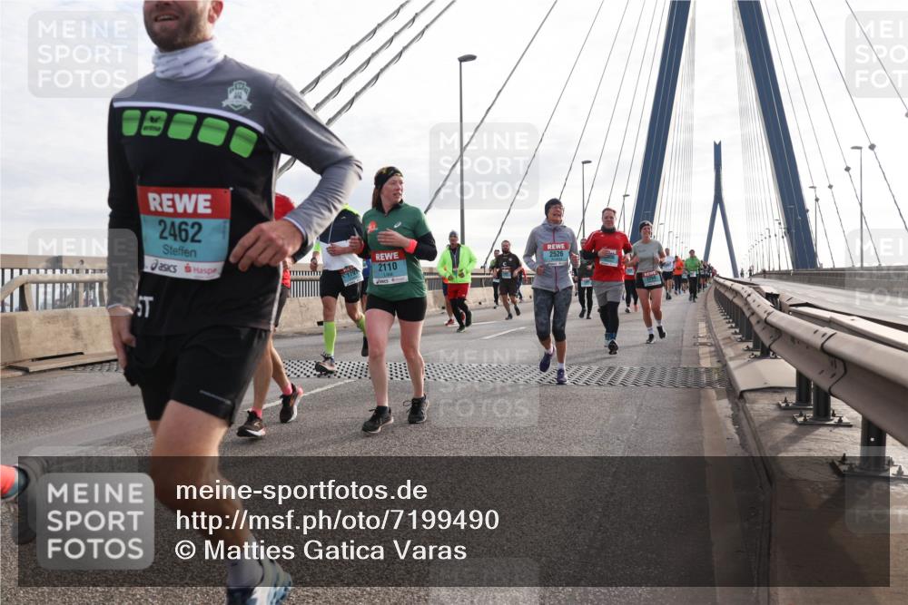 03.10.2024 - Köhlbrandbrückenlauf Matties Gatica Varas http://msf.ph/oto/7199490 03.10.2024 09:29:35 Position 2 2462, 2110, 2526 meine-sportfotos.de