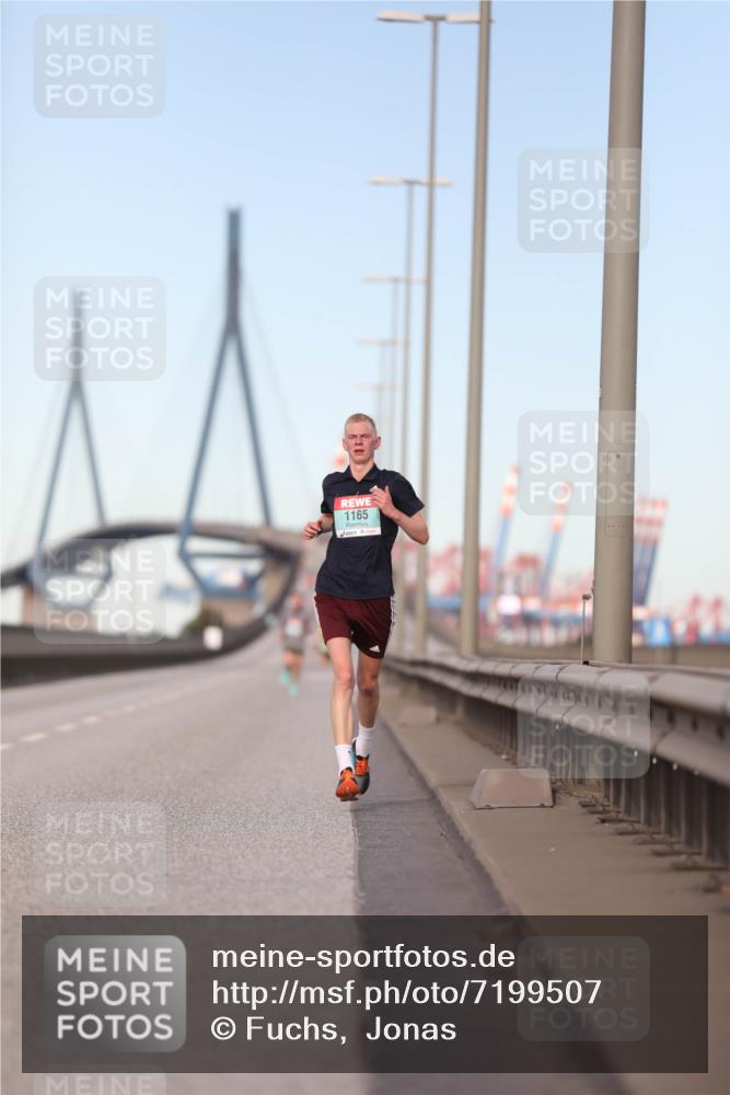 03.10.2024 - Köhlbrandbrückenlauf Fuchs,  Jonas http://msf.ph/oto/7199507 03.10.2024 09:38:31 Position 3 1165 meine-sportfotos.de