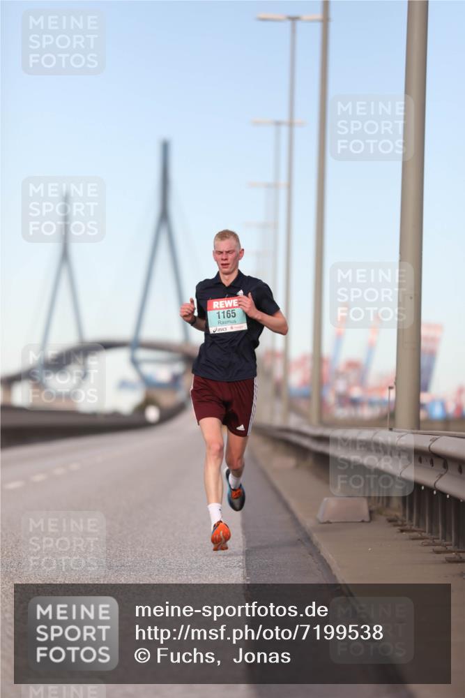 03.10.2024 - Köhlbrandbrückenlauf Fuchs,  Jonas http://msf.ph/oto/7199538 03.10.2024 09:38:32 Position 3 1165 meine-sportfotos.de