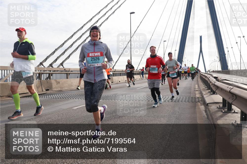 03.10.2024 - Köhlbrandbrückenlauf Matties Gatica Varas http://msf.ph/oto/7199564 03.10.2024 09:29:36 Position 2 2526, 2006, 2294 meine-sportfotos.de
