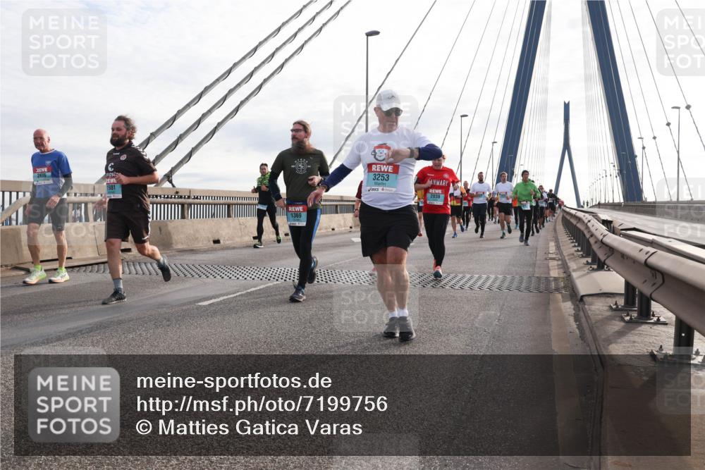 03.10.2024 - Köhlbrandbrückenlauf Matties Gatica Varas http://msf.ph/oto/7199756 03.10.2024 09:29:39 Position 2 2686, 1981, 1369, 3253, 2039 meine-sportfotos.de