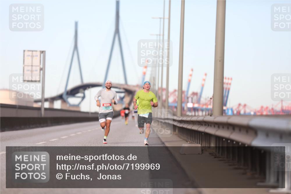 03.10.2024 - Köhlbrandbrückenlauf Fuchs,  Jonas http://msf.ph/oto/7199969 03.10.2024 09:39:04 Position 3 1377 meine-sportfotos.de