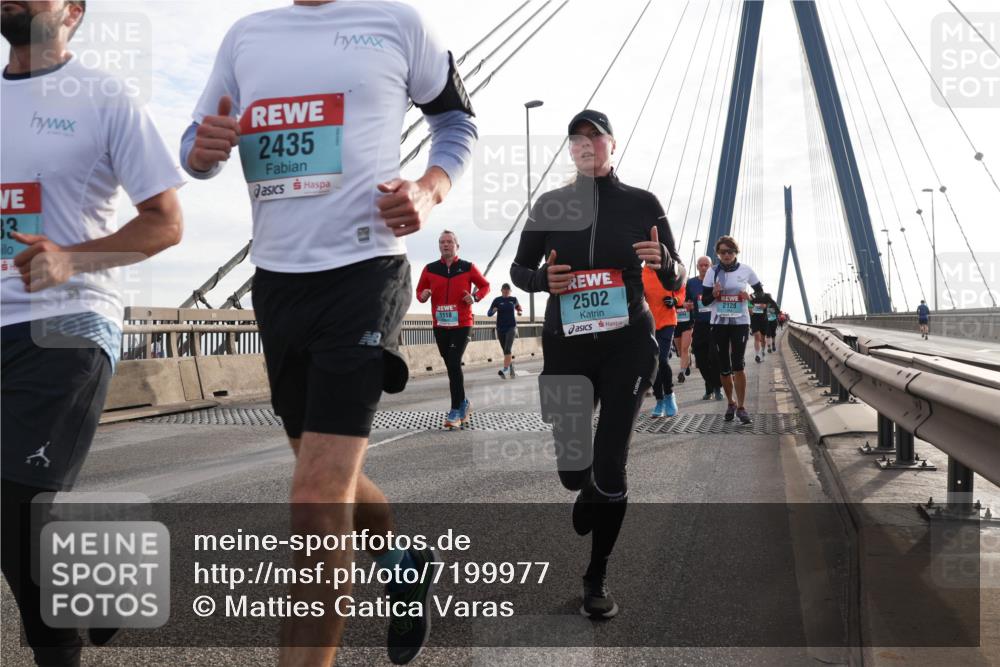 03.10.2024 - Köhlbrandbrückenlauf Matties Gatica Varas http://msf.ph/oto/7199977 03.10.2024 09:29:45 Position 2 83, 2435, 1118, 2502, 2128 meine-sportfotos.de