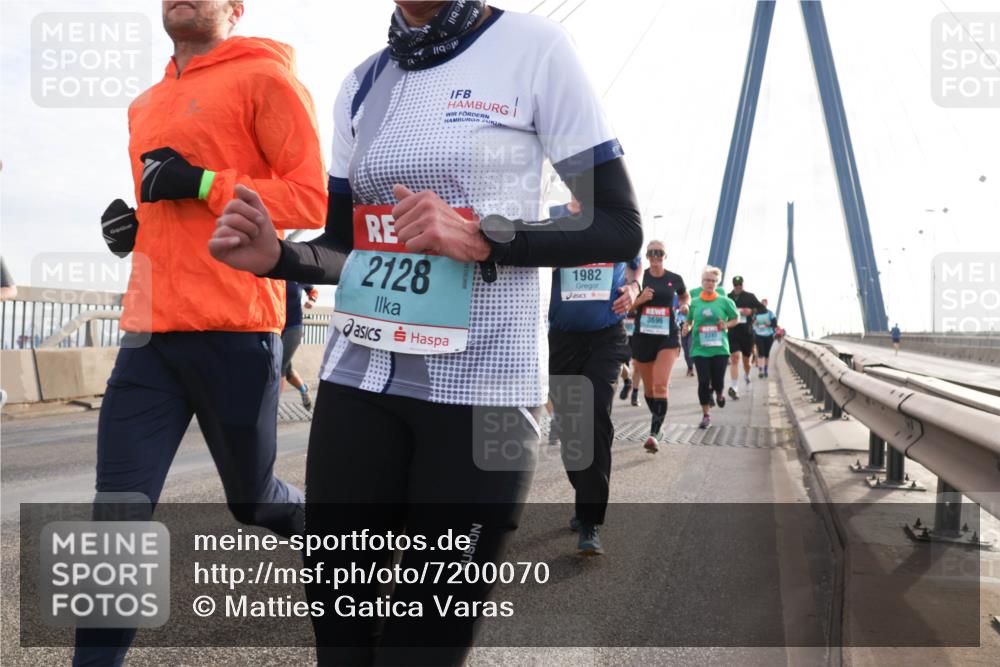 03.10.2024 - Köhlbrandbrückenlauf Matties Gatica Varas http://msf.ph/oto/7200070 03.10.2024 09:29:47 Position 2 2128, 1982, 3696 meine-sportfotos.de