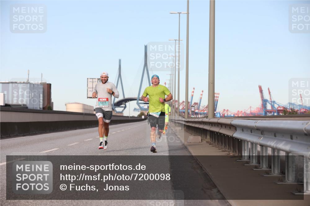 03.10.2024 - Köhlbrandbrückenlauf Fuchs,  Jonas http://msf.ph/oto/7200098 03.10.2024 09:39:08 Position 3 1377 meine-sportfotos.de