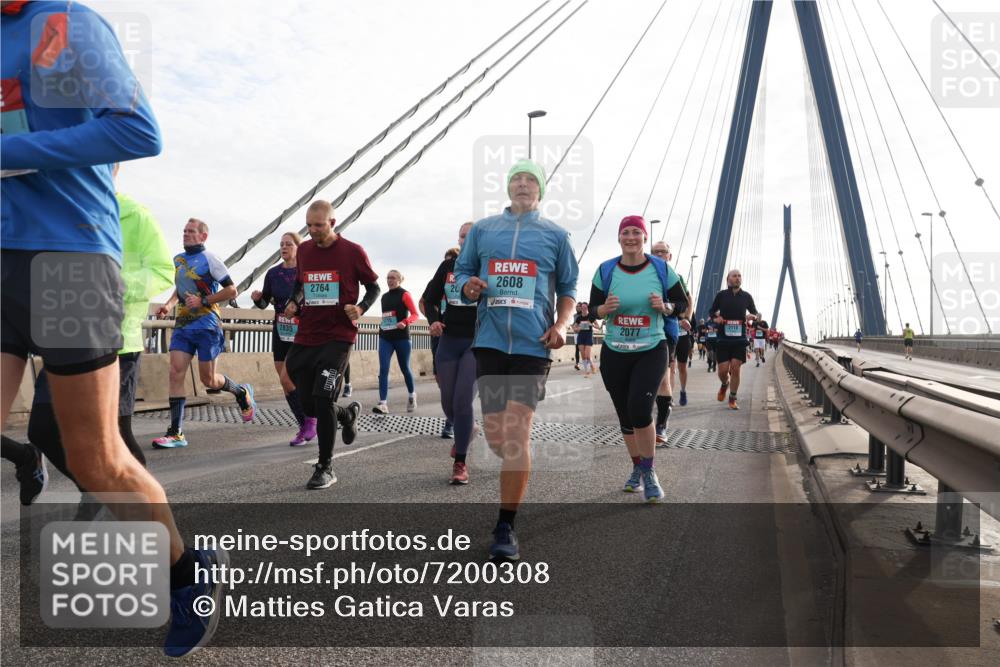03.10.2024 - Köhlbrandbrückenlauf Matties Gatica Varas http://msf.ph/oto/7200308 03.10.2024 09:29:51 Position 2 2835, 2608, 2764, 20, 2077 meine-sportfotos.de