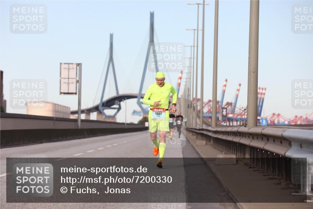 03.10.2024 - Köhlbrandbrückenlauf Fuchs,  Jonas http://msf.ph/oto/7200330 03.10.2024 09:39:13 Position 3 1051 meine-sportfotos.de