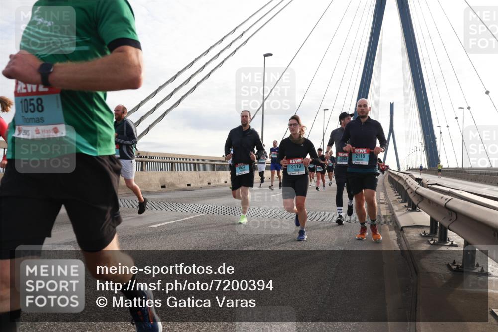 03.10.2024 - Köhlbrandbrückenlauf Matties Gatica Varas http://msf.ph/oto/7200394 03.10.2024 09:29:53 Position 2 1058, 2118, 3603, 1537, 2119 meine-sportfotos.de