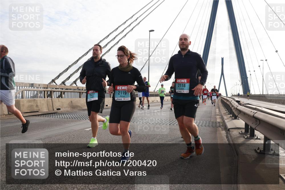 03.10.2024 - Köhlbrandbrückenlauf Matties Gatica Varas http://msf.ph/oto/7200420 03.10.2024 09:29:54 Position 2 1537, 2119, 2118 meine-sportfotos.de