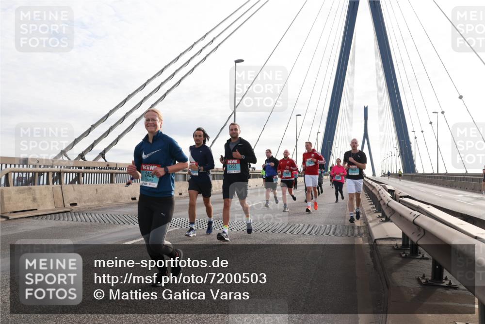 03.10.2024 - Köhlbrandbrückenlauf Matties Gatica Varas http://msf.ph/oto/7200503 03.10.2024 09:29:58 Position 2 2456, 2968, 2964 meine-sportfotos.de