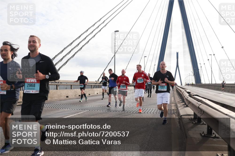 03.10.2024 - Köhlbrandbrückenlauf Matties Gatica Varas http://msf.ph/oto/7200537 03.10.2024 09:29:59 Position 2 6, 2968, 1476, 1959, 2964 meine-sportfotos.de