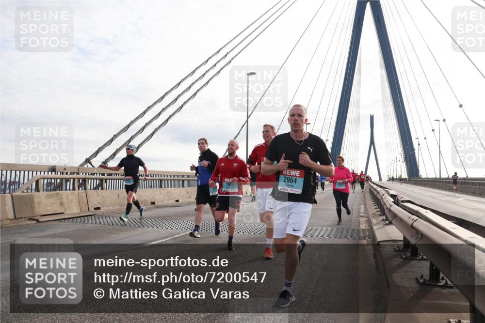 03.10.2024 - Köhlbrandbrückenlauf Matties Gatica Varas http://msf.ph/oto/7200547 03.10.2024 09:30:00 Position 2 2964, 1959, 1570 meine-sportfotos.de
