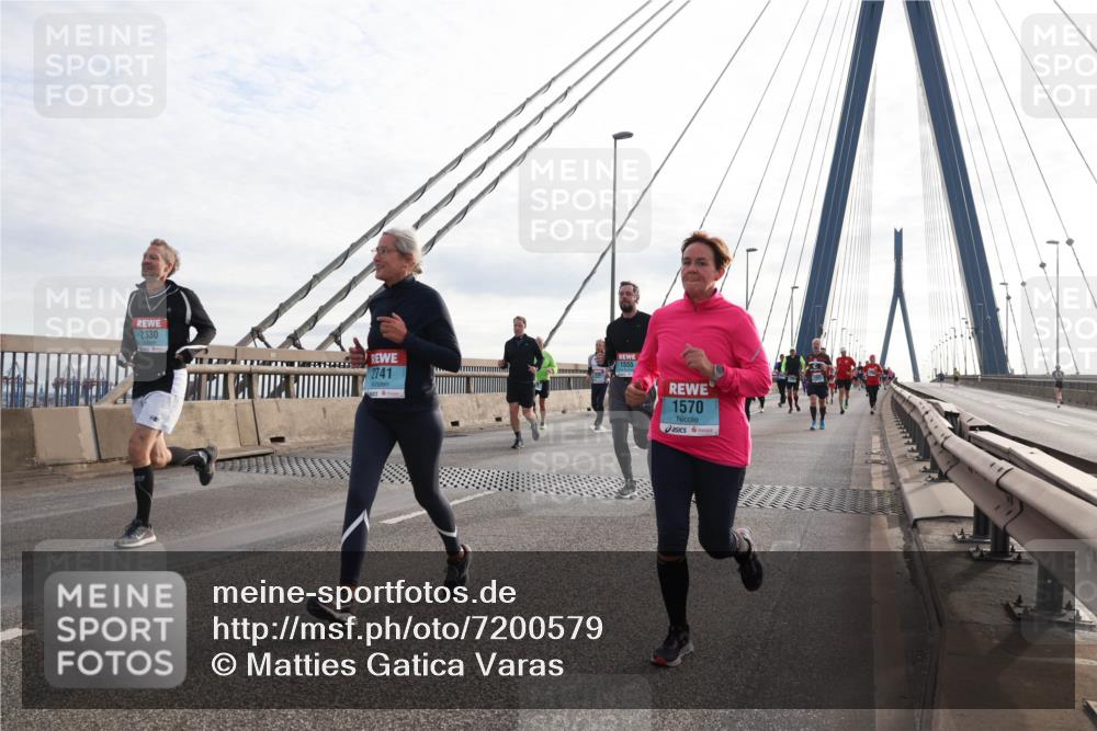 03.10.2024 - Köhlbrandbrückenlauf Matties Gatica Varas http://msf.ph/oto/7200579 03.10.2024 09:30:02 Position 2 2330, 2741, 1555, 1570 meine-sportfotos.de