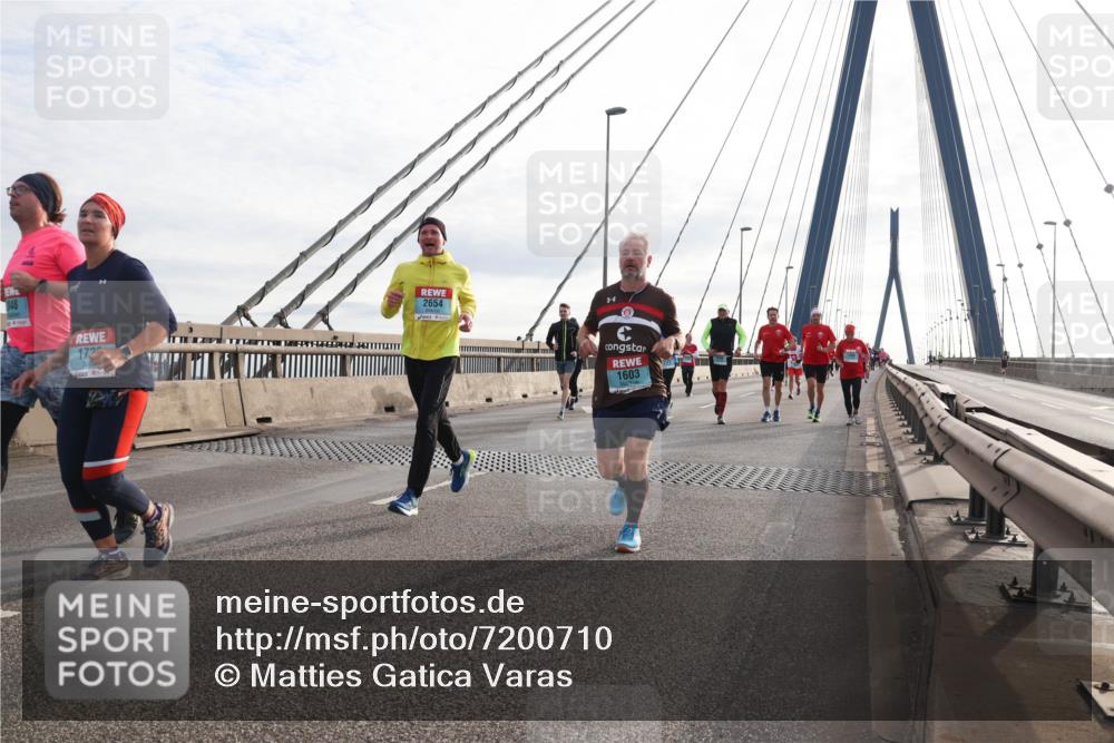 03.10.2024 - Köhlbrandbrückenlauf Matties Gatica Varas http://msf.ph/oto/7200710 03.10.2024 09:30:06 Position 2 148, 172, 2654, 1603 meine-sportfotos.de