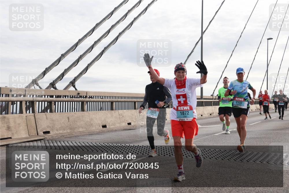 03.10.2024 - Köhlbrandbrückenlauf Matties Gatica Varas http://msf.ph/oto/7200845 03.10.2024 09:30:12 Position 2 2030, 1872, 2841, 2132 meine-sportfotos.de