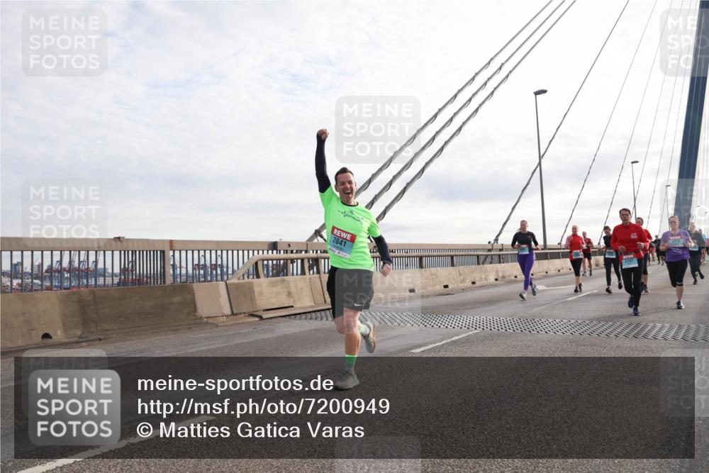 03.10.2024 - Köhlbrandbrückenlauf Matties Gatica Varas http://msf.ph/oto/7200949 03.10.2024 09:30:15 Position 2 2841, 2747, 2318 meine-sportfotos.de