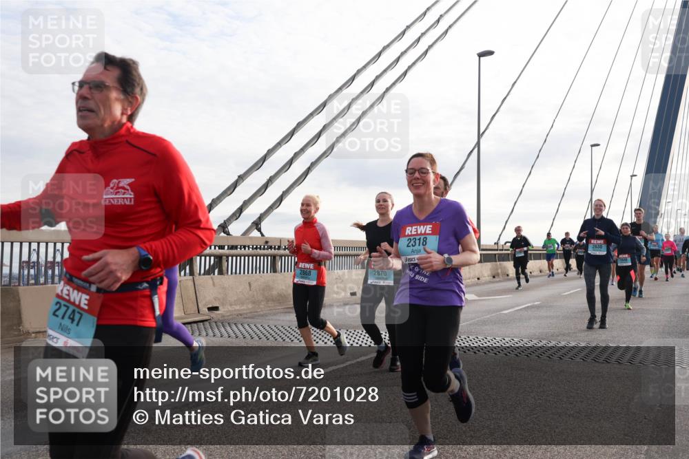 03.10.2024 - Köhlbrandbrückenlauf Matties Gatica Varas http://msf.ph/oto/7201028 03.10.2024 09:30:18 Position 2 2747, 2868, 2870, 2318, 2630, 1648 meine-sportfotos.de