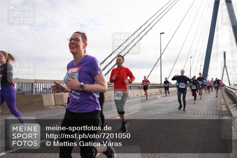 03.10.2024 - Köhlbrandbrückenlauf Matties Gatica Varas http://msf.ph/oto/7201050 03.10.2024 09:30:18 Position 2 2869, 2630 meine-sportfotos.de