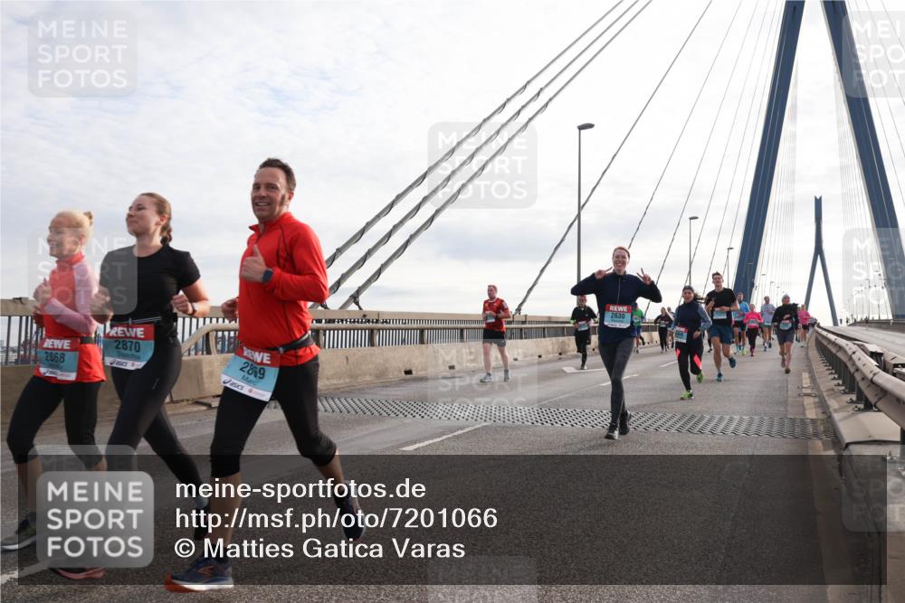 03.10.2024 - Köhlbrandbrückenlauf Matties Gatica Varas http://msf.ph/oto/7201066 03.10.2024 09:30:19 Position 2 2868, 2870, 2869, 2630 meine-sportfotos.de