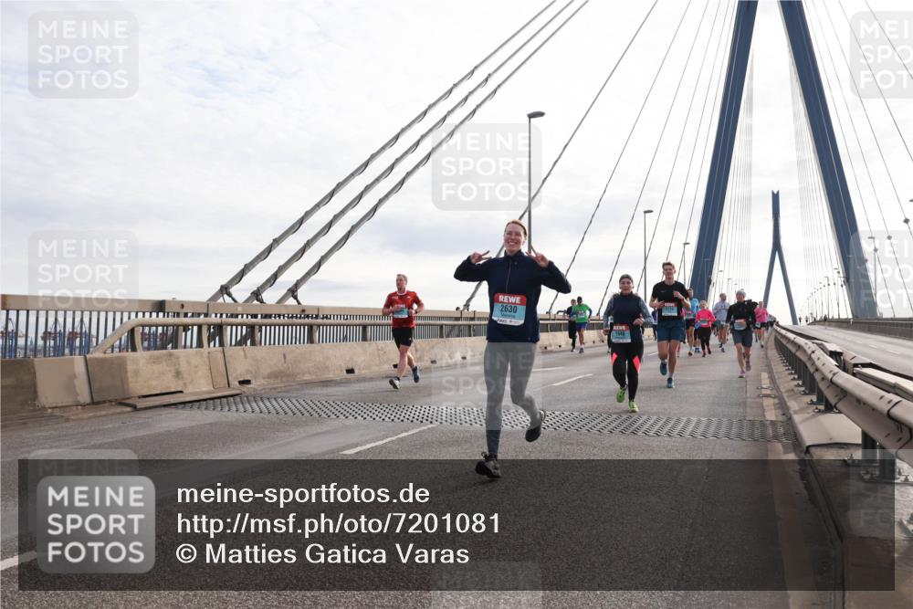 03.10.2024 - Köhlbrandbrückenlauf Matties Gatica Varas http://msf.ph/oto/7201081 03.10.2024 09:30:19 Position 2 2630, 2715 meine-sportfotos.de