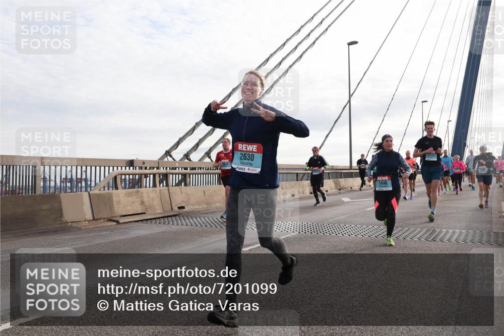 03.10.2024 - Köhlbrandbrückenlauf Matties Gatica Varas http://msf.ph/oto/7201099 03.10.2024 09:30:20 Position 2 2630, 1648 meine-sportfotos.de