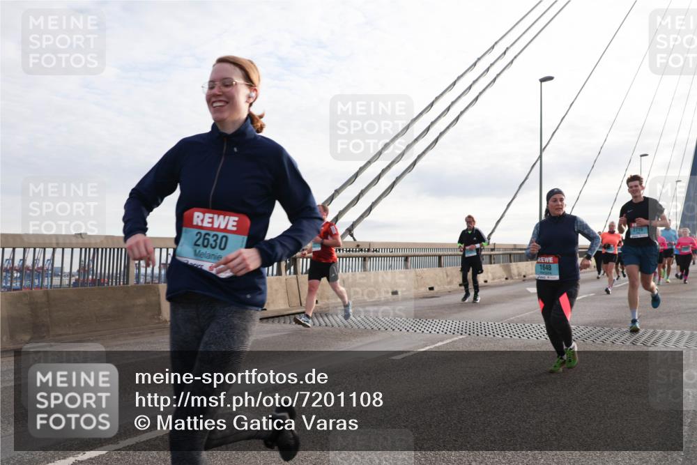 03.10.2024 - Köhlbrandbrückenlauf Matties Gatica Varas http://msf.ph/oto/7201108 03.10.2024 09:30:20 Position 2 2630, 1648, 2715 meine-sportfotos.de