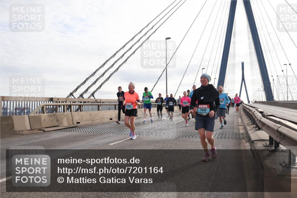 03.10.2024 - Köhlbrandbrückenlauf Matties Gatica Varas http://msf.ph/oto/7201164 03.10.2024 09:30:23 Position 2 2063, 1946 meine-sportfotos.de