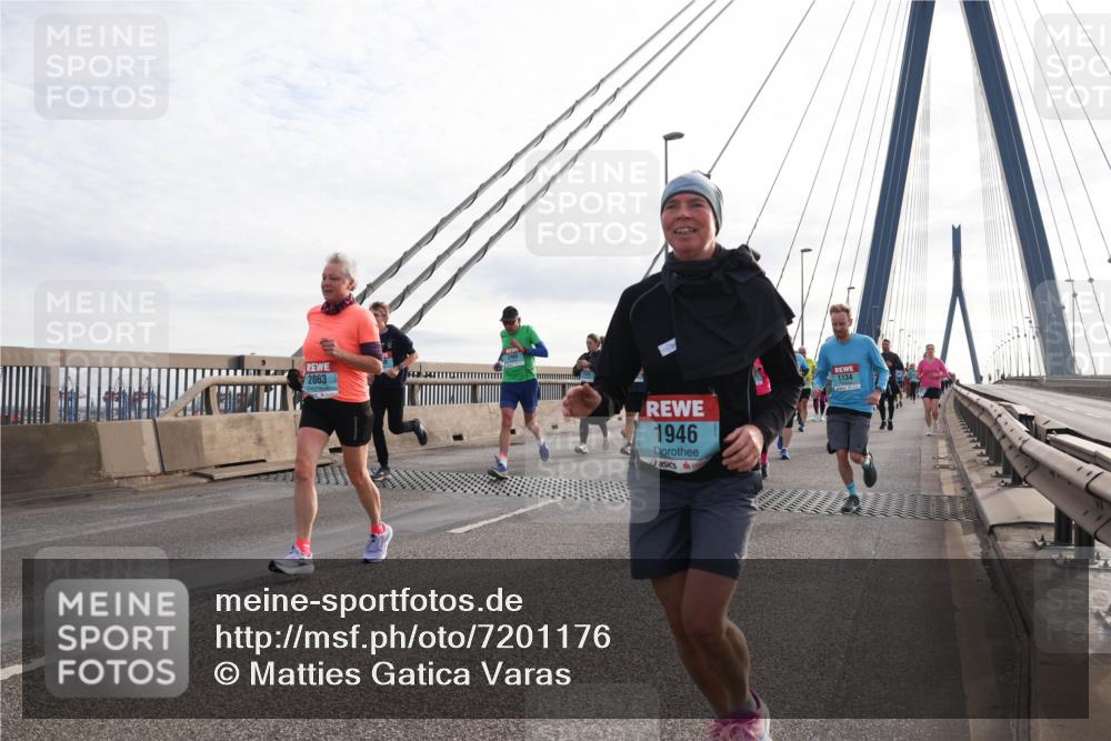 03.10.2024 - Köhlbrandbrückenlauf Matties Gatica Varas http://msf.ph/oto/7201176 03.10.2024 09:30:24 Position 2 2063, 1946, 1134 meine-sportfotos.de