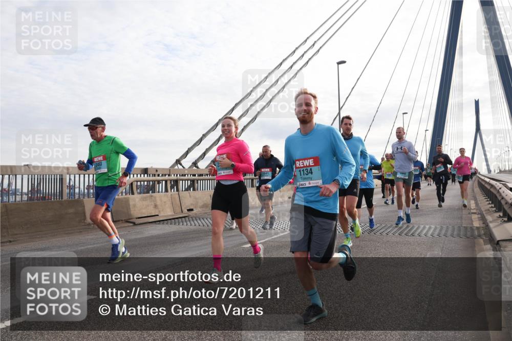 03.10.2024 - Köhlbrandbrückenlauf Matties Gatica Varas http://msf.ph/oto/7201211 03.10.2024 09:30:26 Position 2 2493, 1841, 1134 meine-sportfotos.de