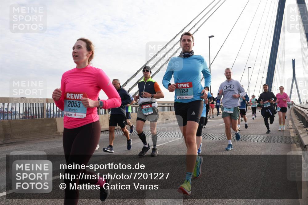 03.10.2024 - Köhlbrandbrückenlauf Matties Gatica Varas http://msf.ph/oto/7201227 03.10.2024 09:30:27 Position 2 2053, 2667, 1133, 9, 040, 1146 meine-sportfotos.de