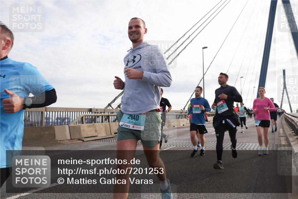 03.10.2024 - Köhlbrandbrückenlauf Matties Gatica Varas http://msf.ph/oto/7201253 03.10.2024 09:30:28 Position 2 2640, 2620, 1146 meine-sportfotos.de