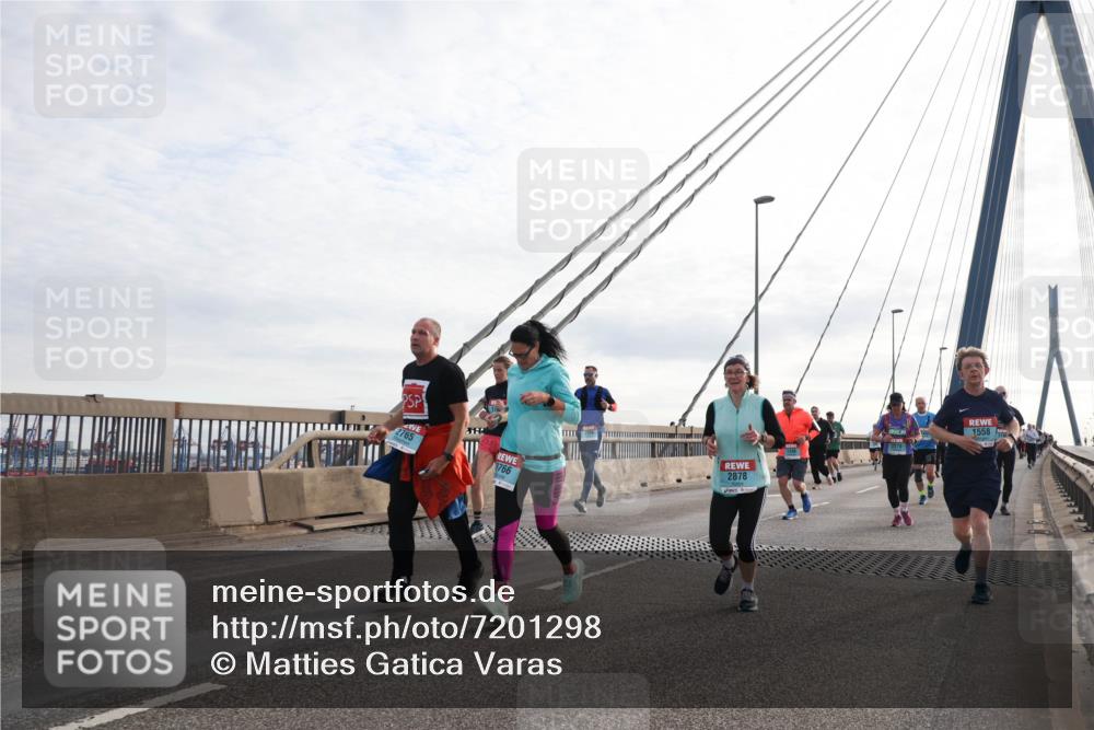 03.10.2024 - Köhlbrandbrückenlauf Matties Gatica Varas http://msf.ph/oto/7201298 03.10.2024 09:30:30 Position 2 2765, 1766, 2878, 1558 meine-sportfotos.de