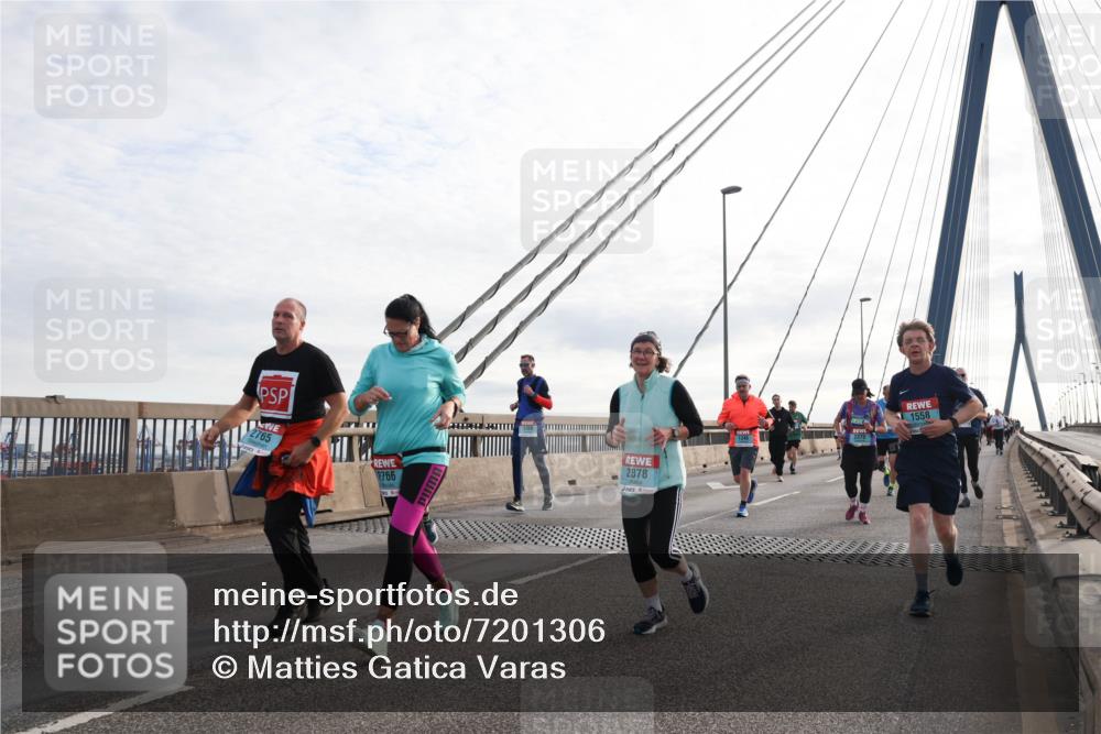 03.10.2024 - Köhlbrandbrückenlauf Matties Gatica Varas http://msf.ph/oto/7201306 03.10.2024 09:30:31 Position 2 2765, 2878, 2766, 1558 meine-sportfotos.de