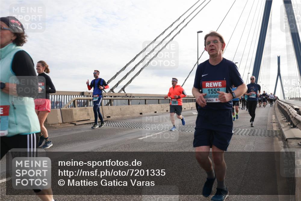 03.10.2024 - Köhlbrandbrückenlauf Matties Gatica Varas http://msf.ph/oto/7201335 03.10.2024 09:30:32 Position 2 1559, 2190 meine-sportfotos.de