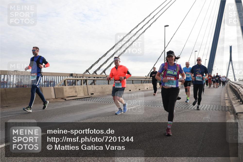 03.10.2024 - Köhlbrandbrückenlauf Matties Gatica Varas http://msf.ph/oto/7201344 03.10.2024 09:30:33 Position 2 2369, 1466, 2190, 1346, 2270 meine-sportfotos.de