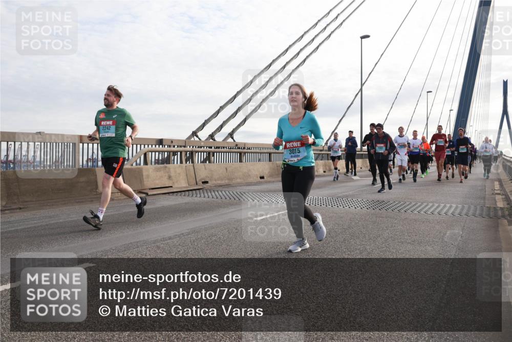 03.10.2024 - Köhlbrandbrückenlauf Matties Gatica Varas http://msf.ph/oto/7201439 03.10.2024 09:30:37 Position 2 2242, 3015, 1682 meine-sportfotos.de