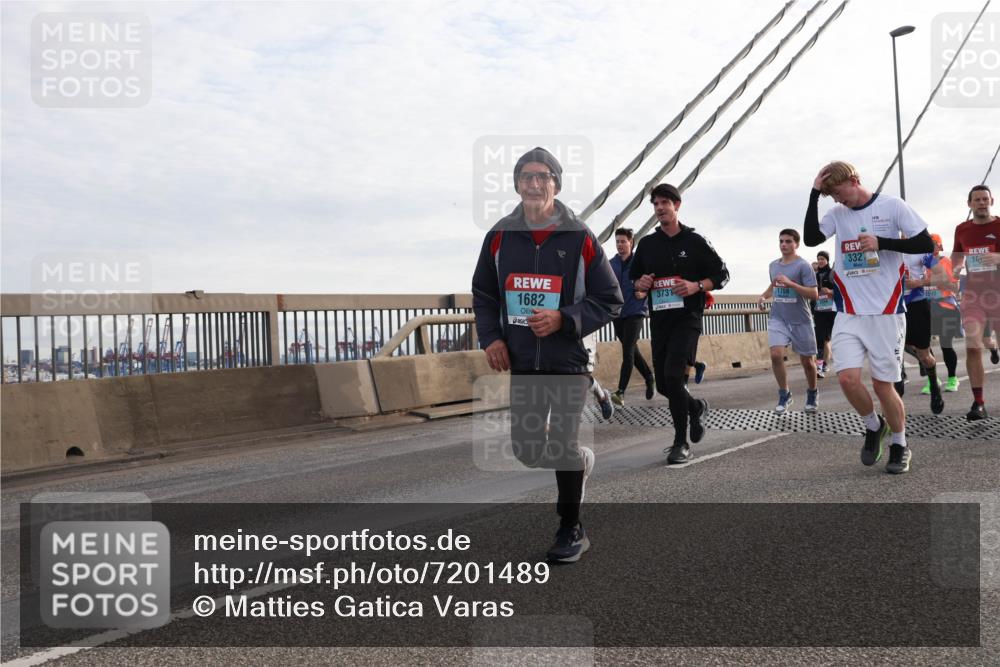 03.10.2024 - Köhlbrandbrückenlauf Matties Gatica Varas http://msf.ph/oto/7201489 03.10.2024 09:30:39 Position 2 3731, 1682, 332, 10 meine-sportfotos.de