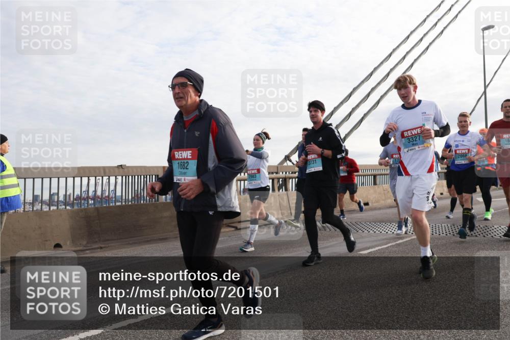 03.10.2024 - Köhlbrandbrückenlauf Matties Gatica Varas http://msf.ph/oto/7201501 03.10.2024 09:30:40 Position 2 1682, 3731, 2983, 3327, 16, 2068 meine-sportfotos.de