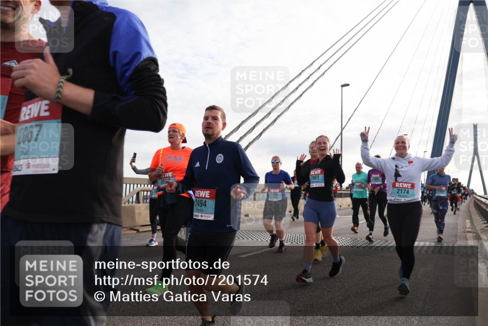 03.10.2024 - Köhlbrandbrückenlauf Matties Gatica Varas http://msf.ph/oto/7201574 03.10.2024 09:30:42 Position 2 2067, 355, 2494, 3154, 1963, 3003, 2174 meine-sportfotos.de