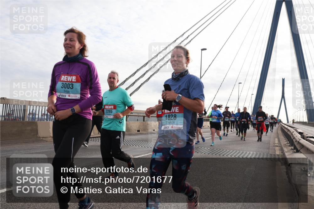 03.10.2024 - Köhlbrandbrückenlauf Matties Gatica Varas http://msf.ph/oto/7201677 03.10.2024 09:30:44 Position 2 3003, 2265, 1828 meine-sportfotos.de