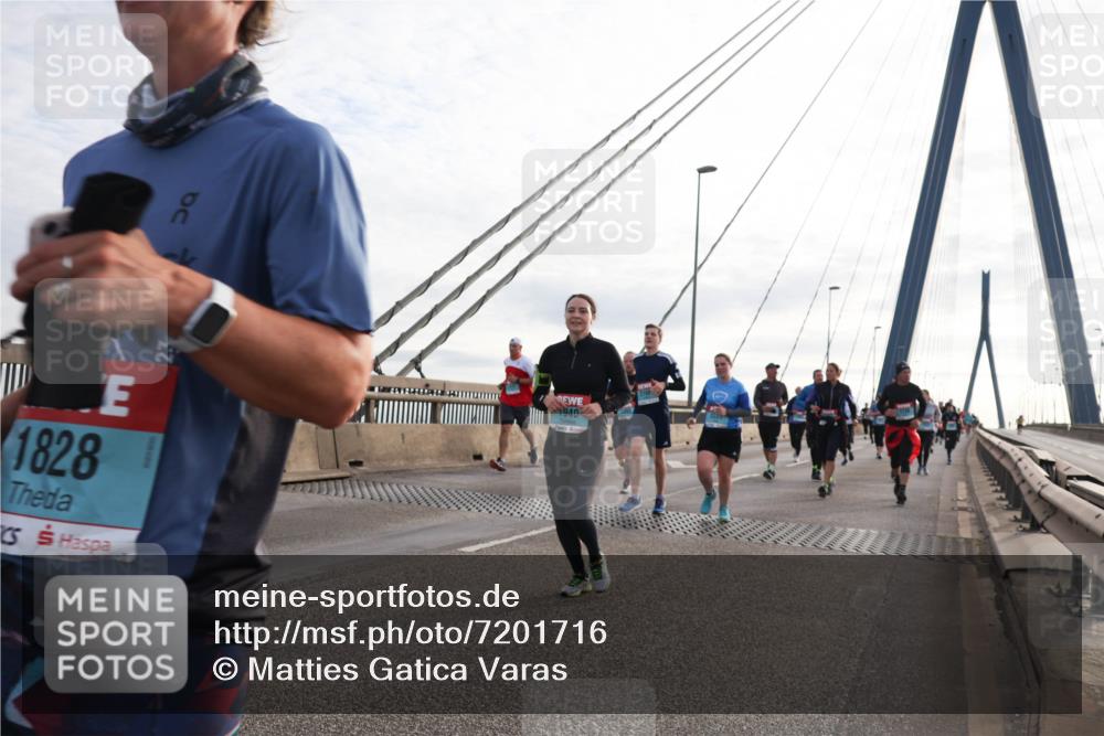 03.10.2024 - Köhlbrandbrückenlauf Matties Gatica Varas http://msf.ph/oto/7201716 03.10.2024 09:30:45 Position 2 1828, 1940 meine-sportfotos.de