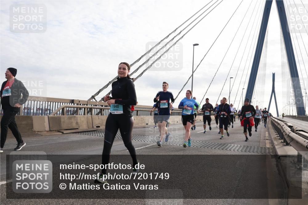 03.10.2024 - Köhlbrandbrückenlauf Matties Gatica Varas http://msf.ph/oto/7201749 03.10.2024 09:30:45 Position 2 1986, 1940, 2166, 2221 meine-sportfotos.de