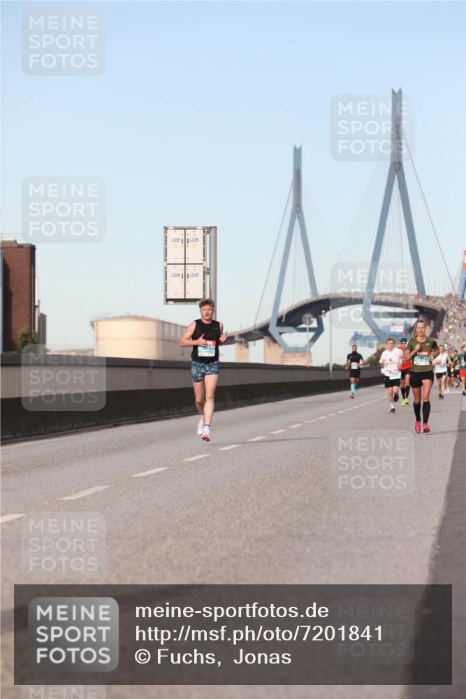 03.10.2024 - Köhlbrandbrückenlauf Fuchs,  Jonas http://msf.ph/oto/7201841 03.10.2024 09:39:56 Position 3 1015, 1021 meine-sportfotos.de