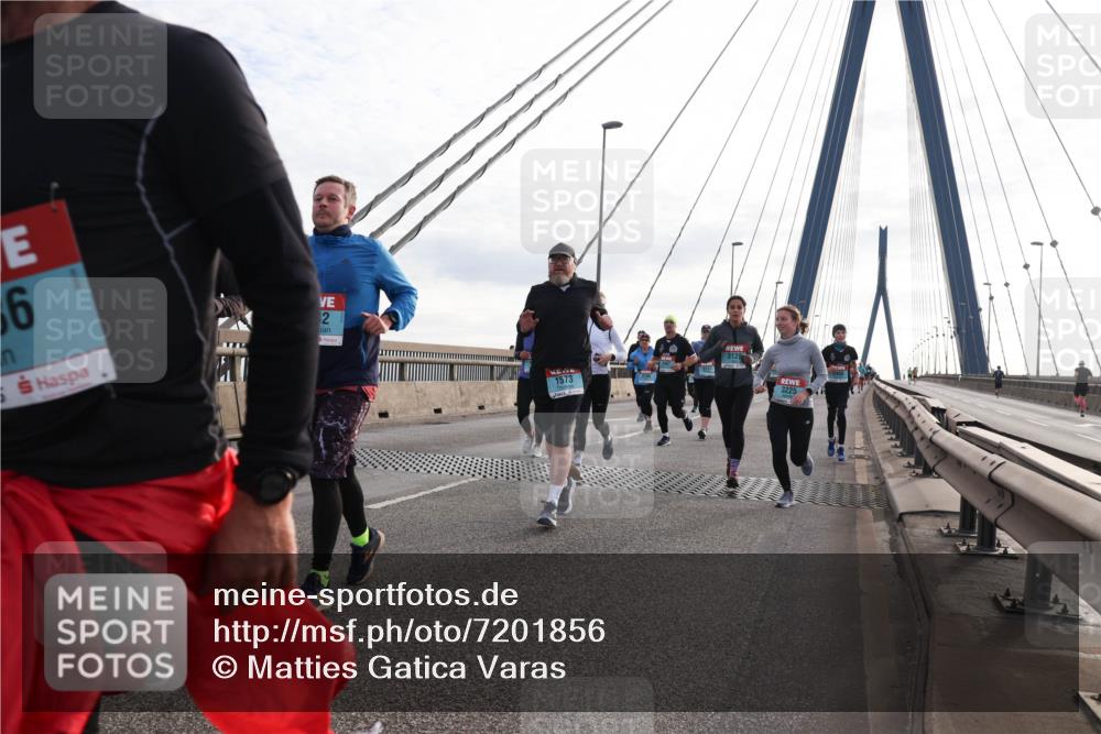 03.10.2024 - Köhlbrandbrückenlauf Matties Gatica Varas http://msf.ph/oto/7201856 03.10.2024 09:30:48 Position 2 56, 2, 1573, 3129, 3225 meine-sportfotos.de