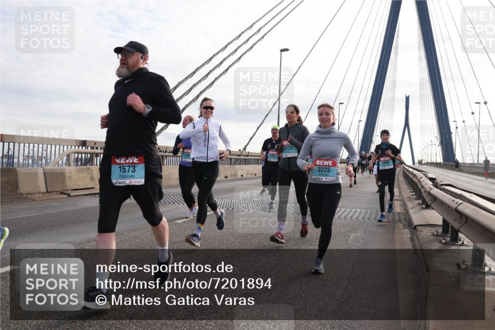 03.10.2024 - Köhlbrandbrückenlauf Matties Gatica Varas http://msf.ph/oto/7201894 03.10.2024 09:30:49 Position 2 1573, 2467, 180, 3129, 3225, 2466 meine-sportfotos.de