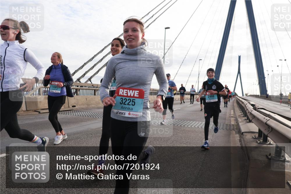 03.10.2024 - Köhlbrandbrückenlauf Matties Gatica Varas http://msf.ph/oto/7201924 03.10.2024 09:30:50 Position 2 180, 3225, 2466 meine-sportfotos.de