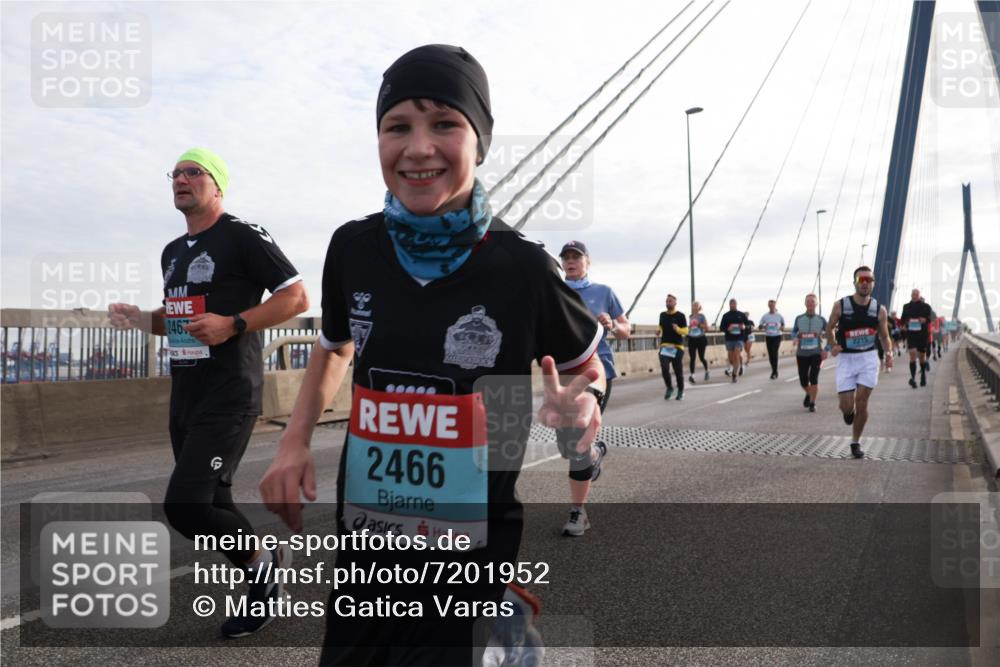 03.10.2024 - Köhlbrandbrückenlauf Matties Gatica Varas http://msf.ph/oto/7201952 03.10.2024 09:30:51 Position 2 2467, 2466 meine-sportfotos.de