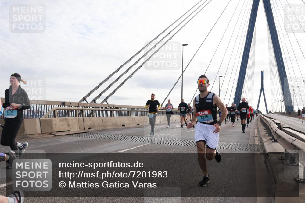 03.10.2024 - Köhlbrandbrückenlauf Matties Gatica Varas http://msf.ph/oto/7201983 03.10.2024 09:30:52 Position 2 1796, 2215 meine-sportfotos.de