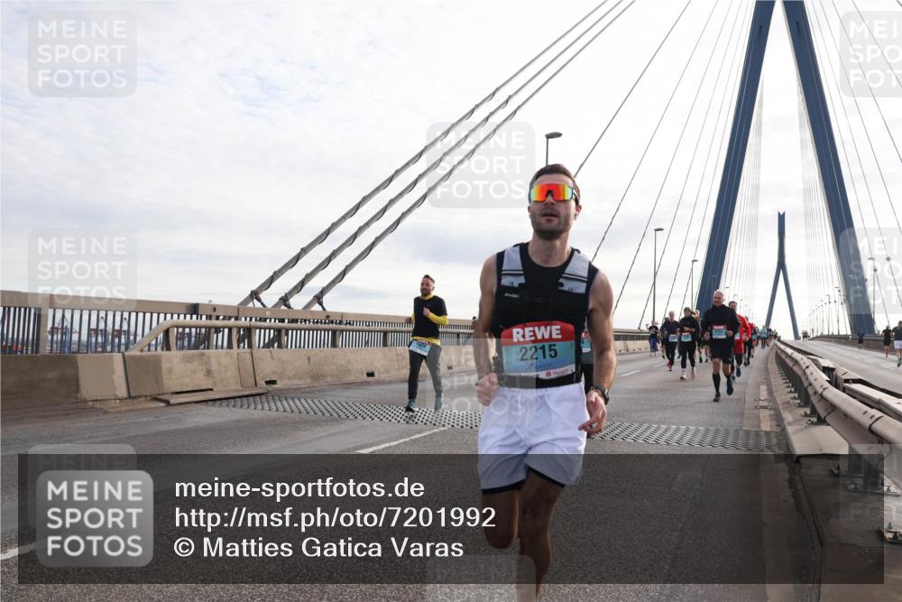 03.10.2024 - Köhlbrandbrückenlauf Matties Gatica Varas http://msf.ph/oto/7201992 03.10.2024 09:30:53 Position 2 2215 meine-sportfotos.de